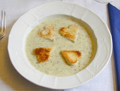 Kräutersuppe mit Brotherzen Rezept