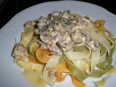 Tagliatelle mit Champignons, Speck und Morzarella Rezept