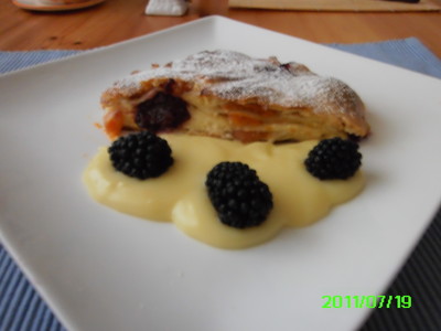 Marillen-Brombeerstrudel Rezept