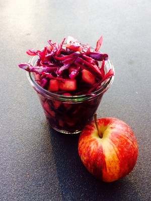 Rotkrautsalat mit Apfel Rezept