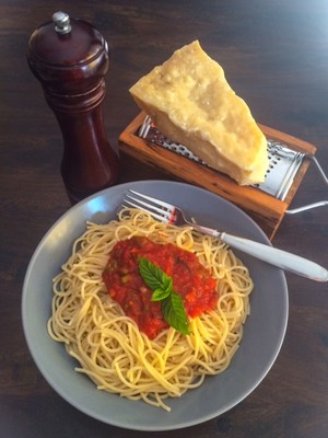 Nudeln mit Tomaten- Minze Sauce Rezept