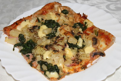 Spinaci-Pizza (Pizza mit Spinat, Schinken und Champignons) Rezept