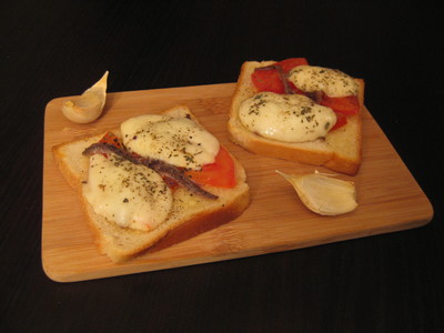 Tomaten-Mozarella-Brötchen Rezept