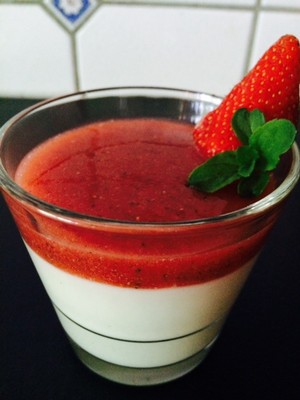 Topfen-Jogurt Creme mit Erdbeeren Rezept