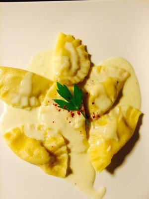 Ravioli mit Trüffel-Nuss-Ricotta Füllung Rezept