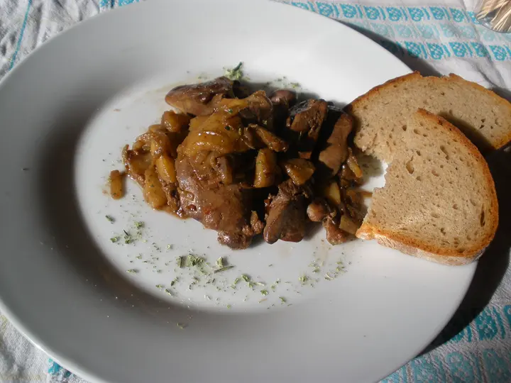 Geröstete Hühnerleber mit Äpfel