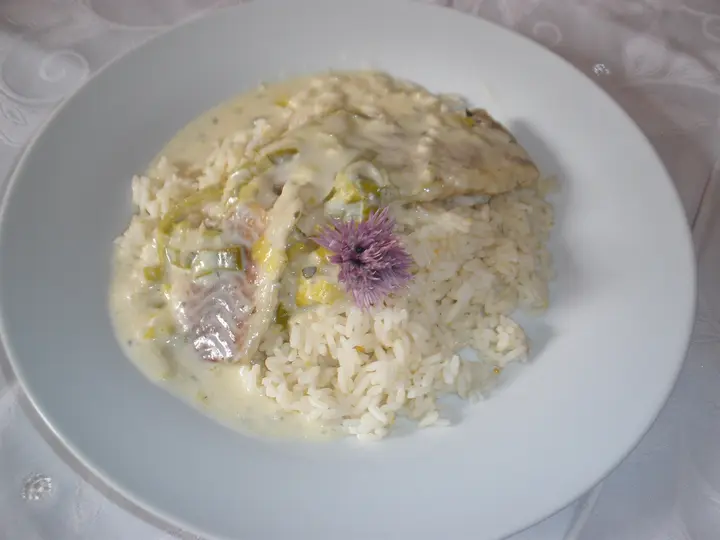 Fischfilet in Lauch - Sahnesoße