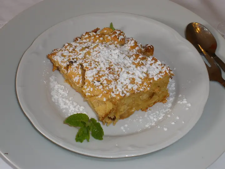 Scheiterhaufen mit Topfen und Äpfel