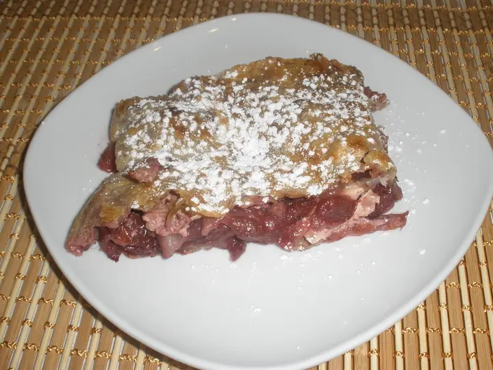 Kirsch - Nuss - Strudel