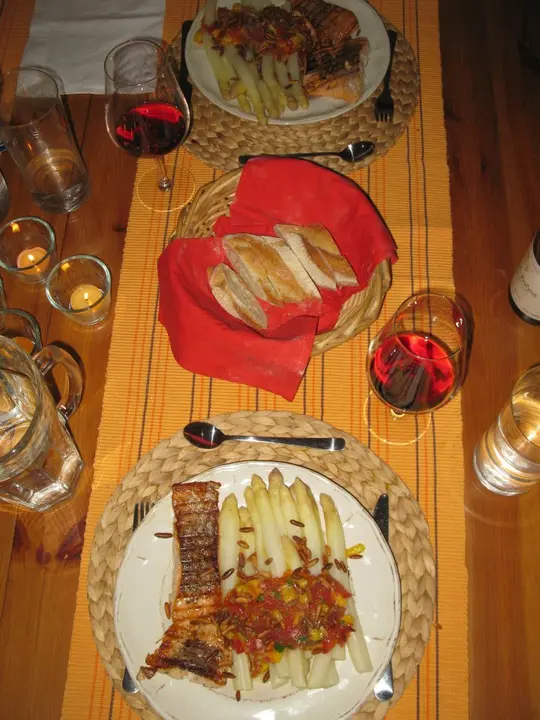 Spargel mit Lachs und Tomaten-Mango-Salsa