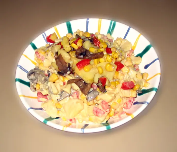Kartoffelsalat mit frischen Champignons