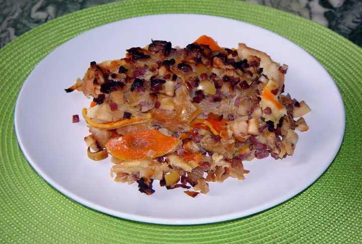 Kürbisgratin mit Brot und Schinken