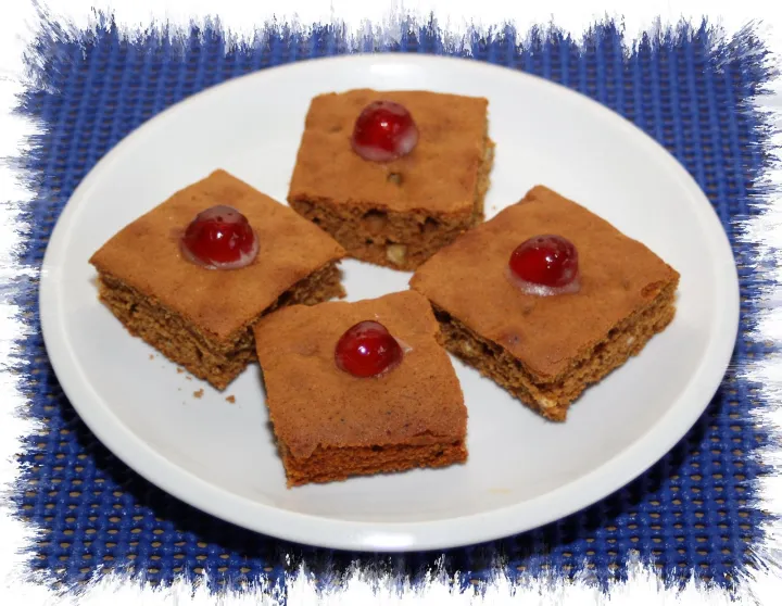 Lebkuchen mit kandierten Kirschen