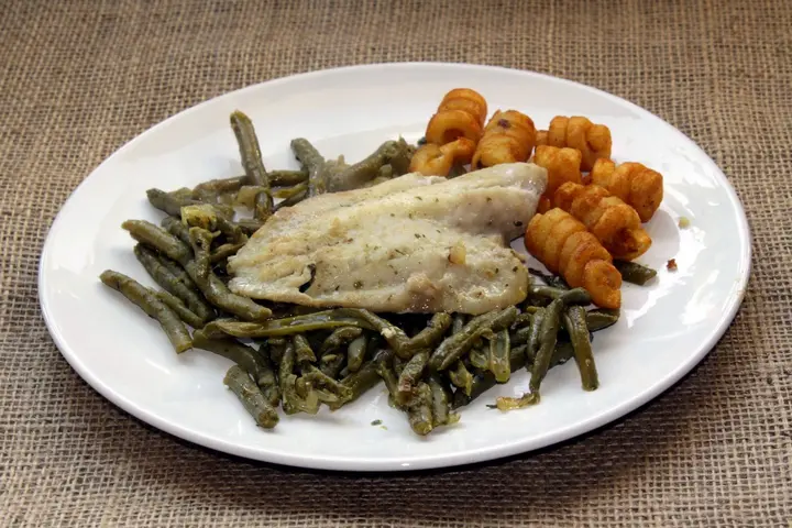 Rotbarschfilet mit grünen Bohnen