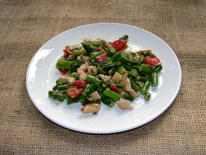 Grünspargel mit Putenfilet