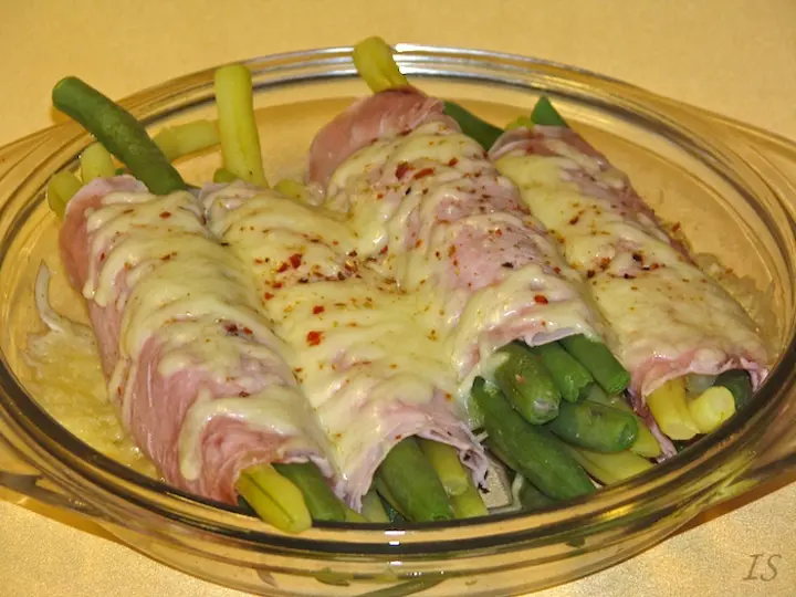 Fisolen im Schinkenmantel