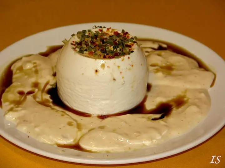 Schafmischkäse mit Knoblauchsosse