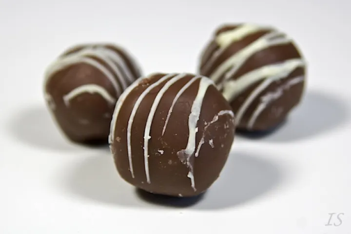 Nougat-Marzipan-Kugeln