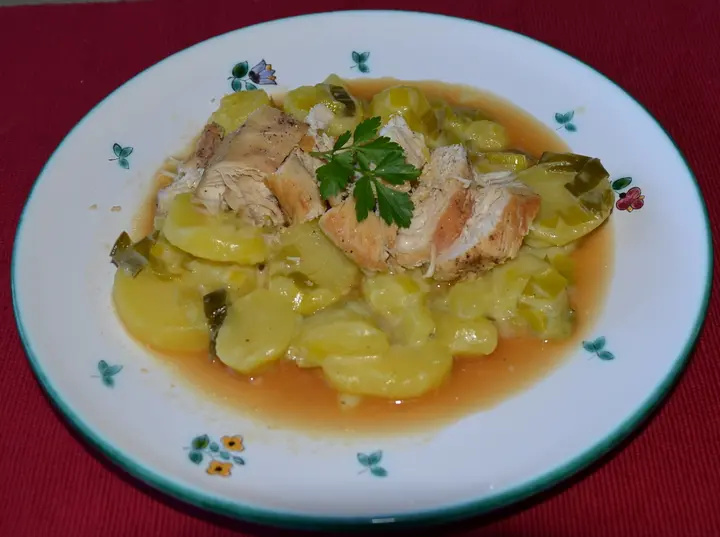 Hendlfilet auf Kartoffelgemüse