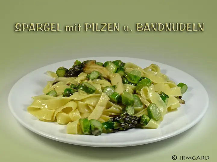 Spargel mit Pilzen und Bandnudeln