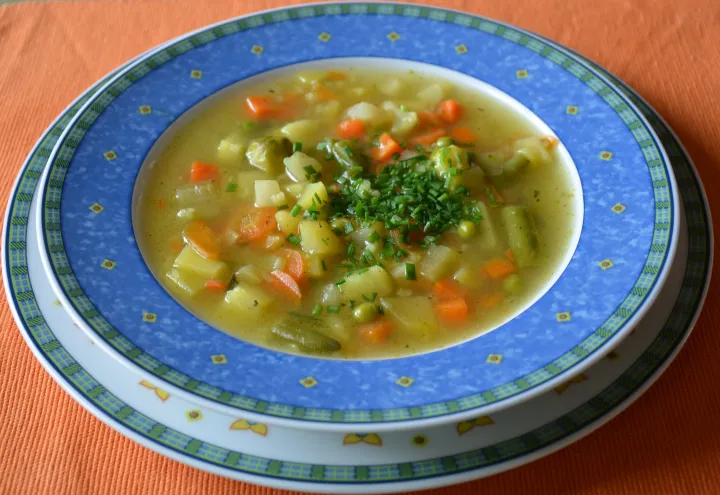 Klare Gemüsesuppe