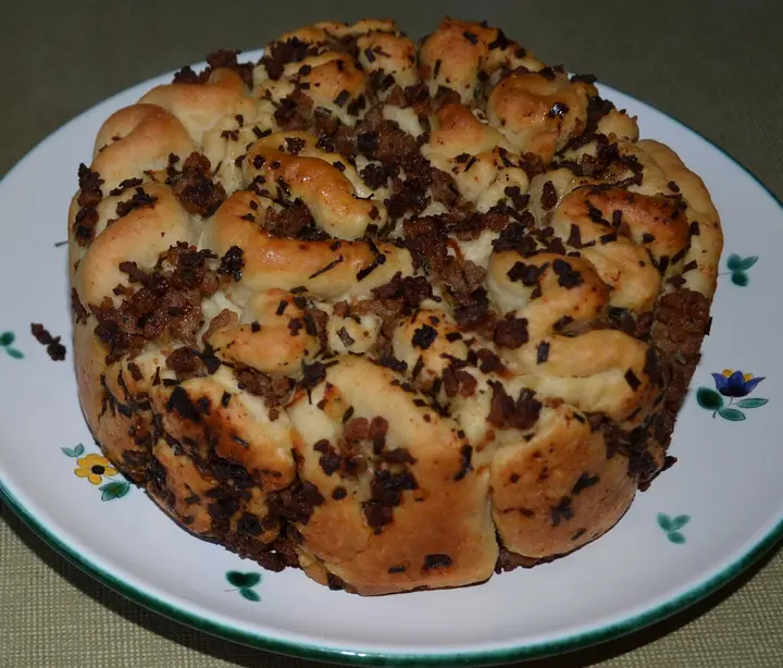 Faltenbrot mit Faschiertem