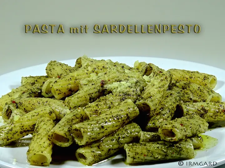 Pasta mit Sardellenpesto