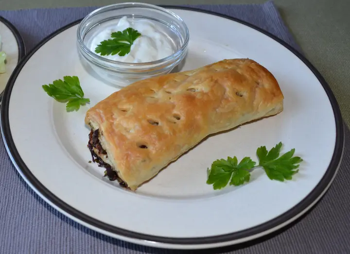 Pikante Blätterteigrolle
