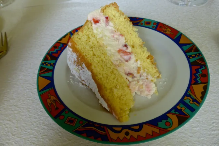 ERDBEER-BISKUITTORTE