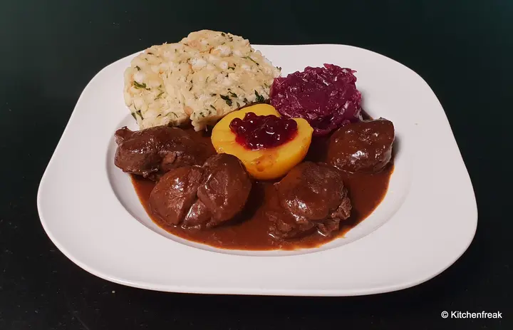 Reh Ragout in Schoko Rotwein Sauce