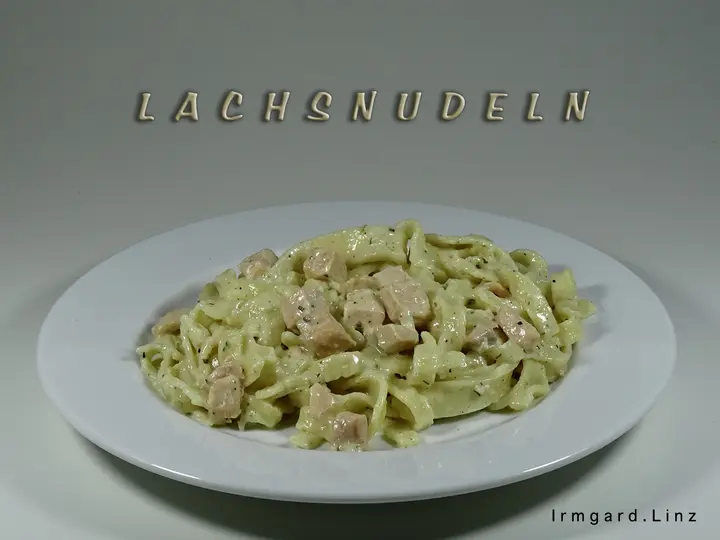 Lachsnudeln