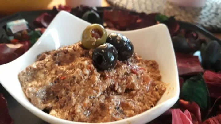 Mediterraner Brotaufstrich