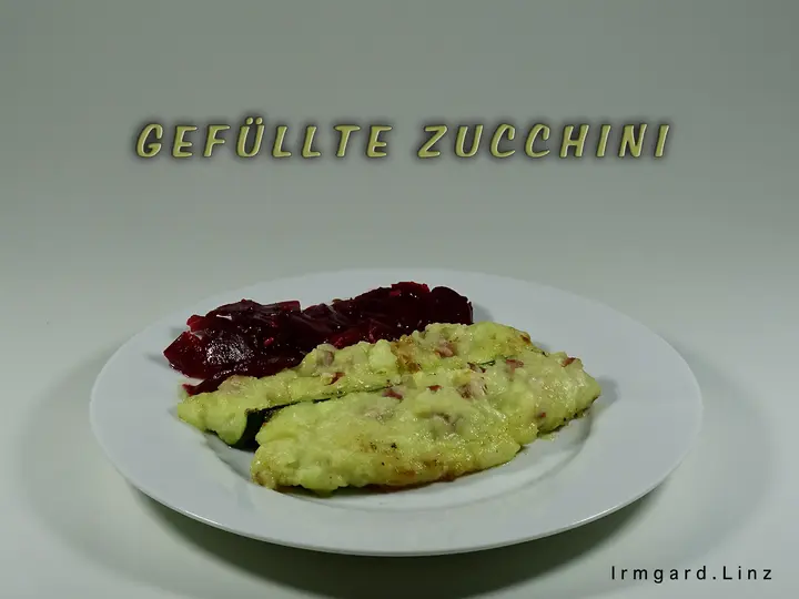 Gefüllte Zucchini 