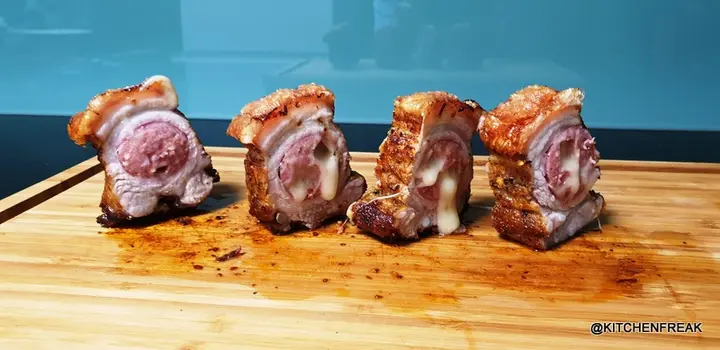 Schweinebauch mit Käsekrainer 