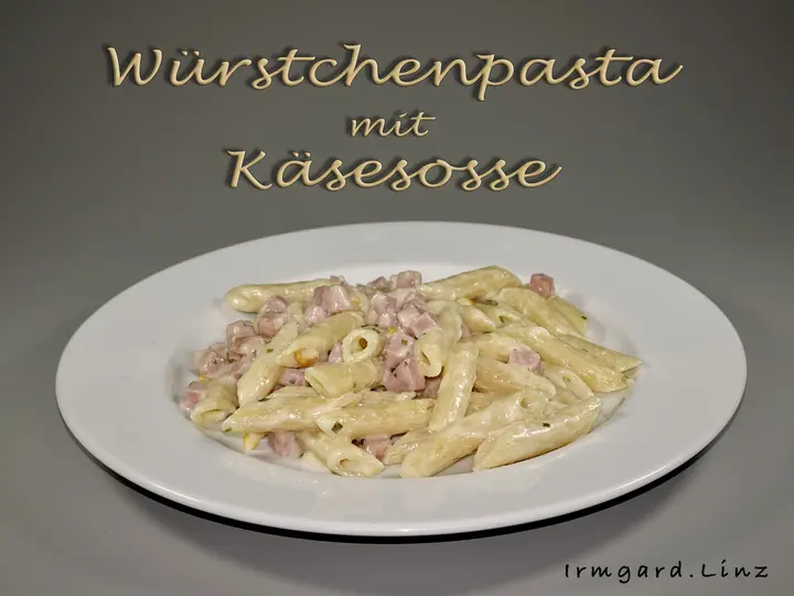 Würstchenpasta mit Käsesosse