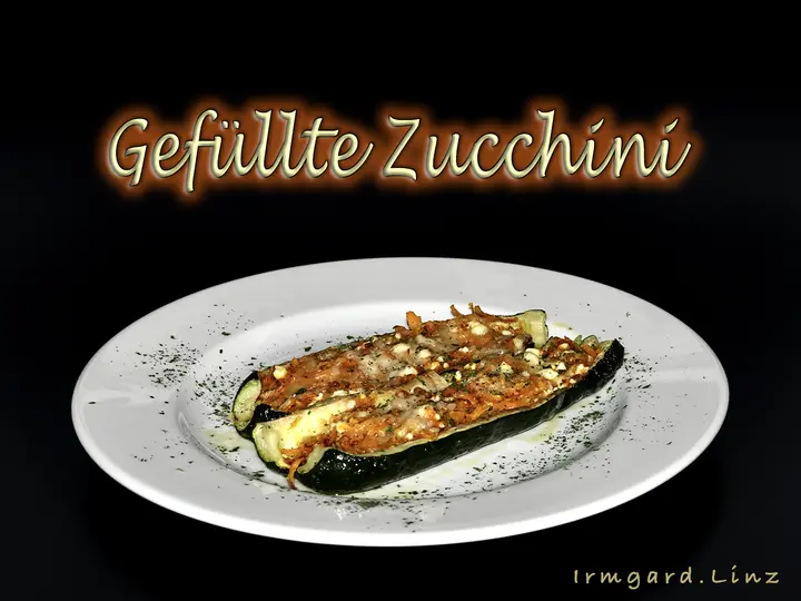 Zucchini gefüllt mit Feta und Kürbis