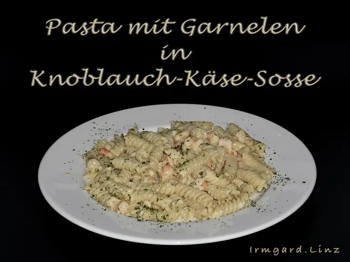 Pasta mit Garnelen in Knoblauch-Käse-Sauce