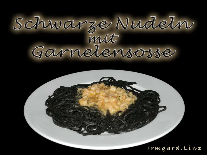 Schwarze Nudeln mit Garnelensosse