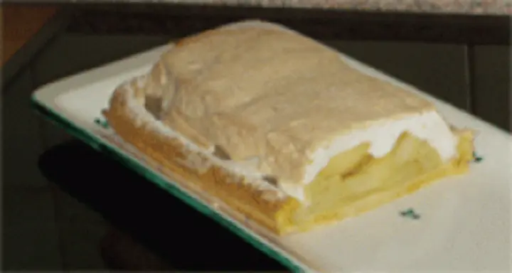 Apfelschnitte mit Schneehaube