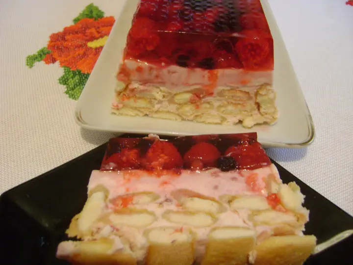 Gestürzter Beerenkuchen