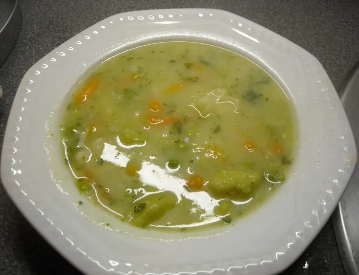Gebundene Gemüsesuppe mit Forferl
