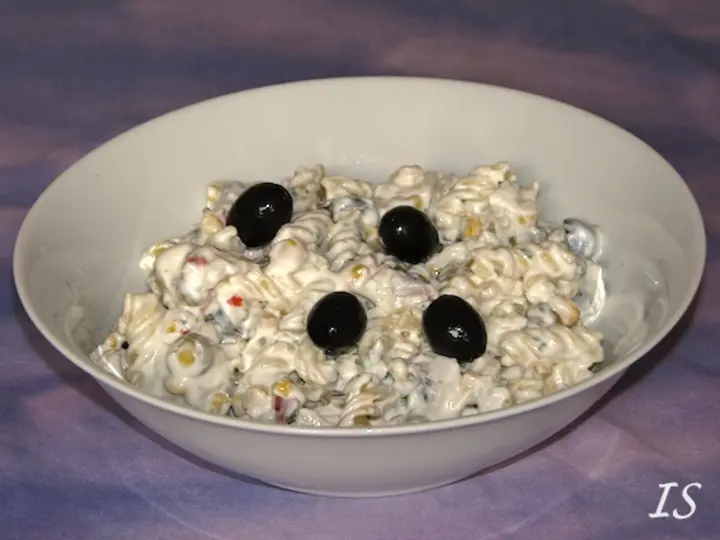 Heringssalat mit Nudeln