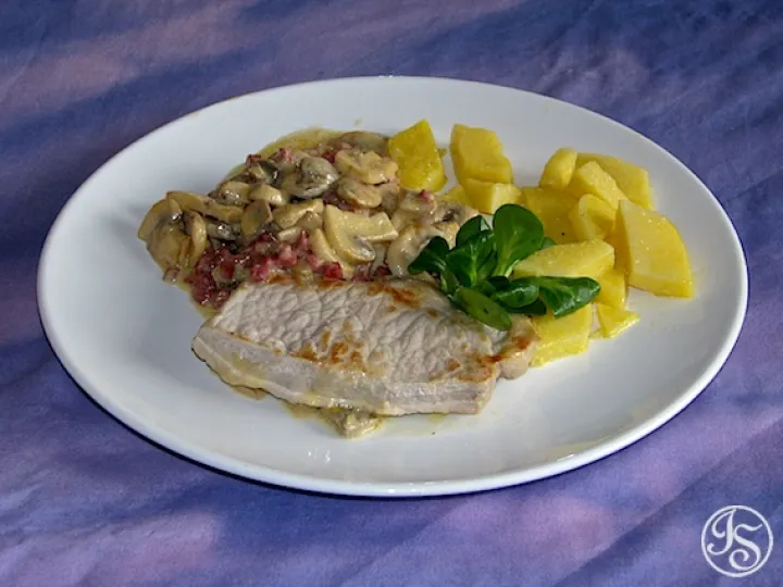 Schweinesteak mit Champignonsauce