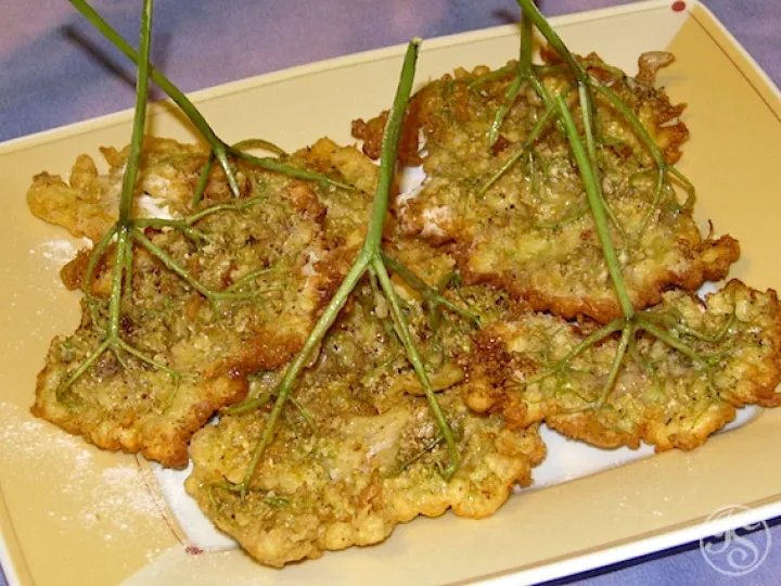 Gebackene Holunderblüten