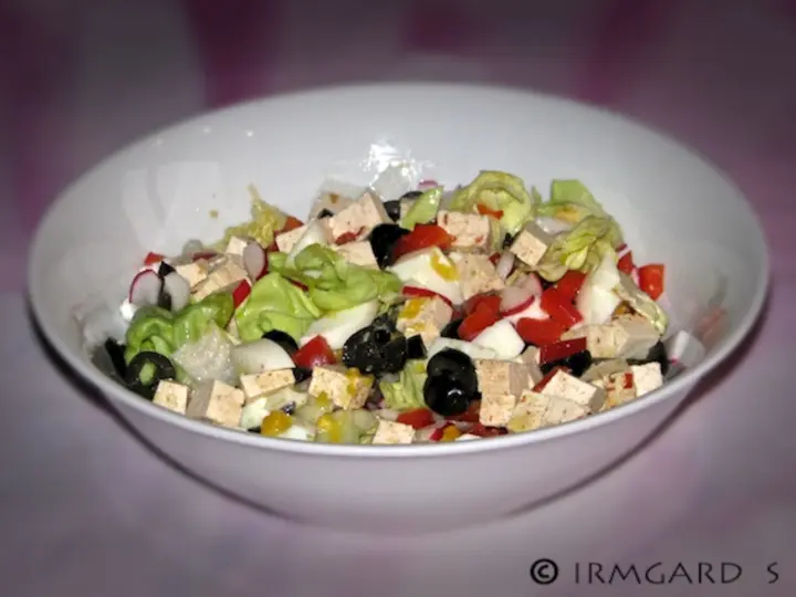 Chili-Tofu-Salat