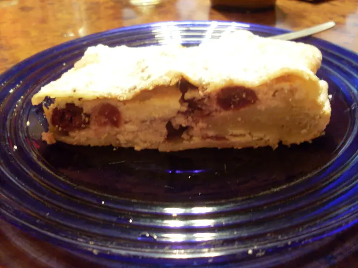 Topfen - Kirschstrudel