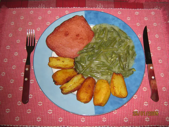 Gebratener Leberkäse mit Rahmfisolen & Braterdäpfeln