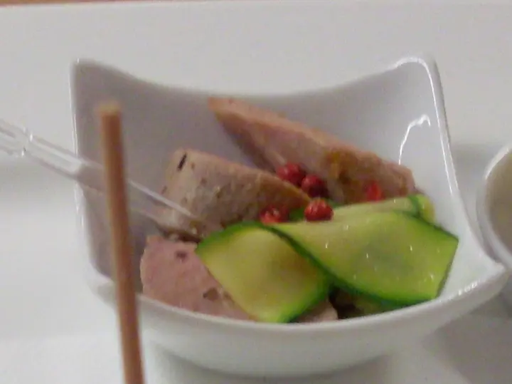 Schweinsfilet mit Zucchini und rosa Pfeffer