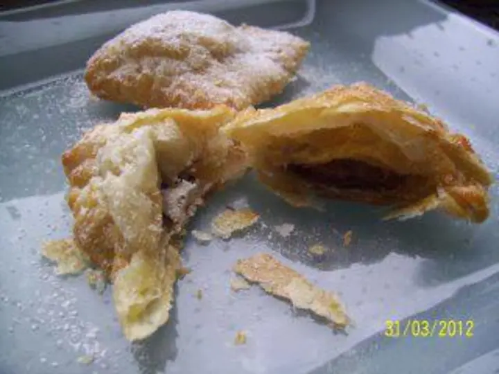 Schoko - Karamell - Kissen mit Hasselnussknopf