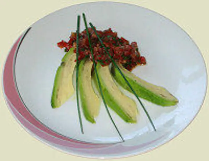 Avocado mit Tomatenvínaigrette